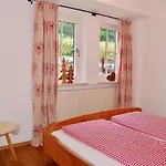 With 1 Bedroom Tatil Evi